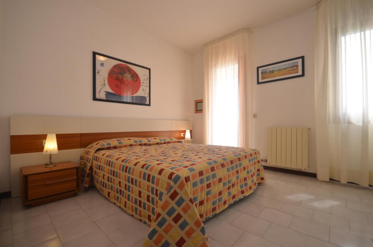Villaggio Dei Fiori Бибионе Екстериор снимка