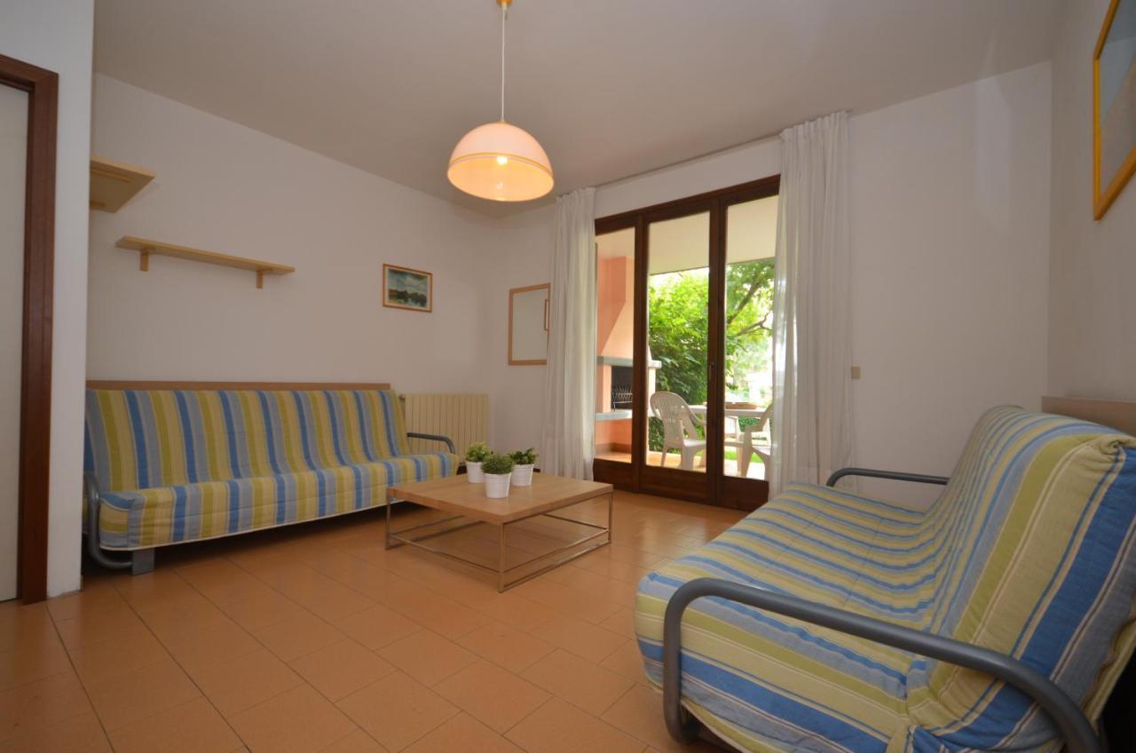 Villaggio Dei Fiori Бибионе Екстериор снимка