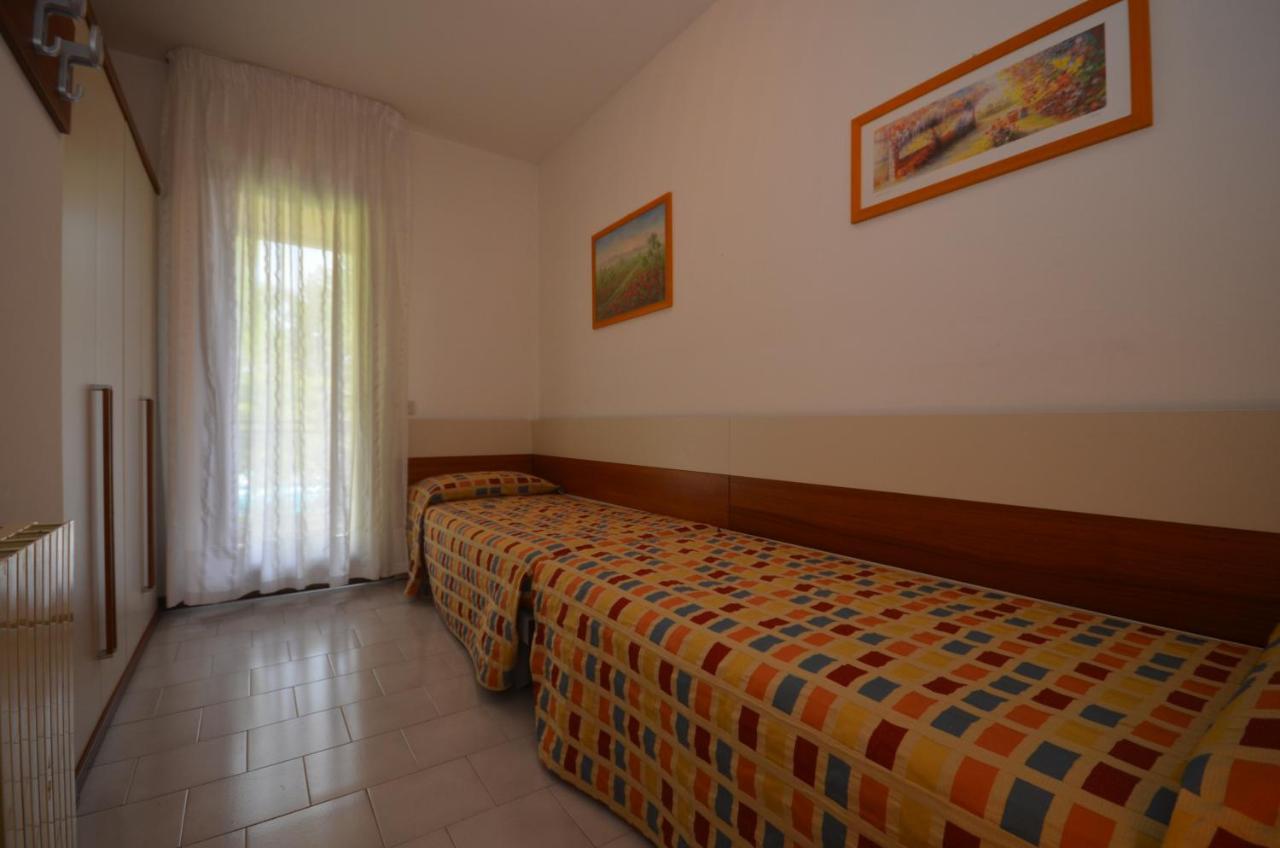 Villaggio Dei Fiori Бибионе Екстериор снимка