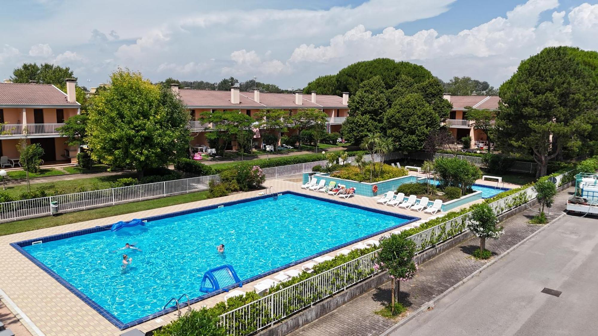 Villaggio Dei Fiori Бибионе Екстериор снимка
