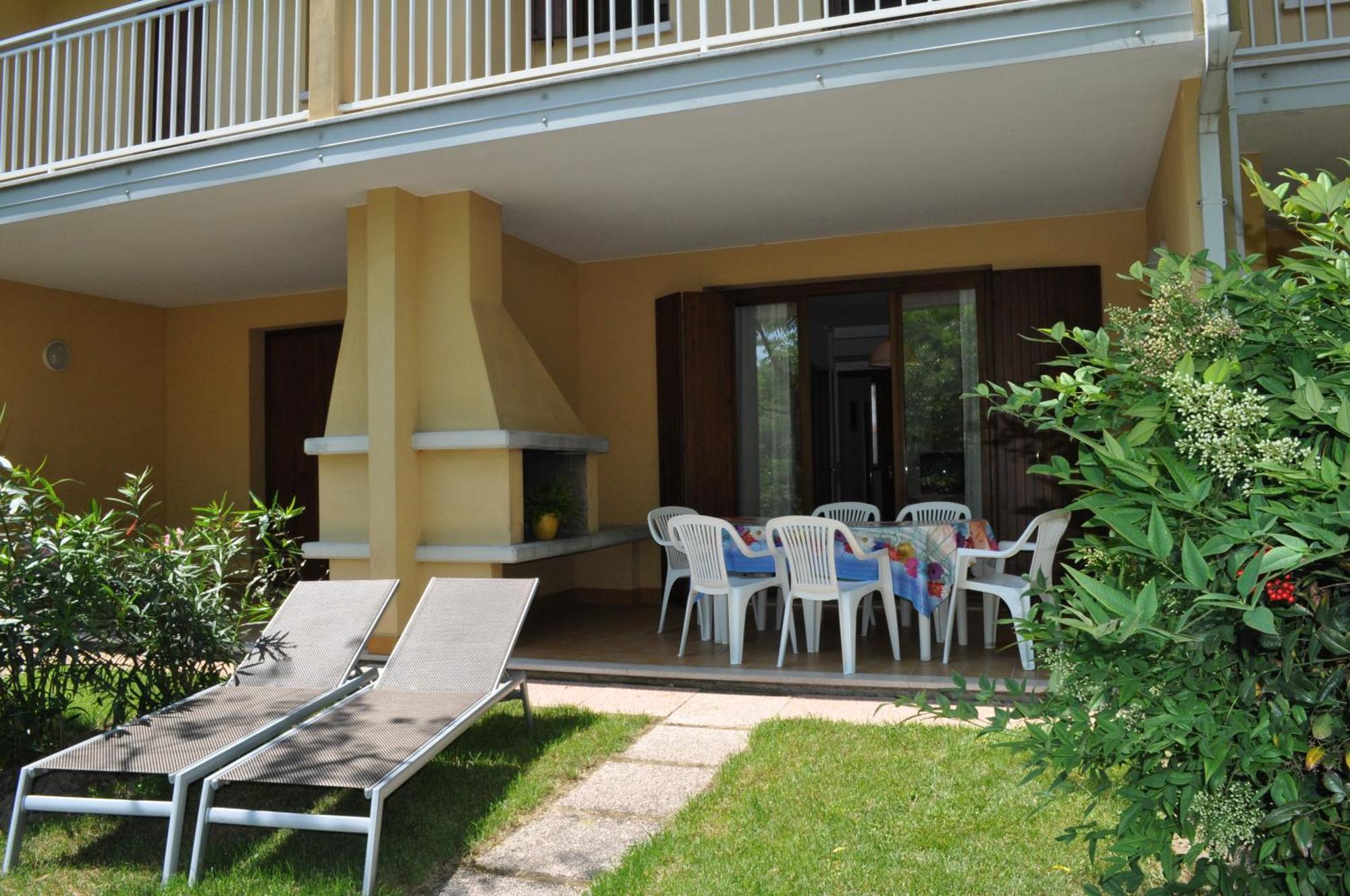 Villaggio Dei Fiori Бибионе Екстериор снимка